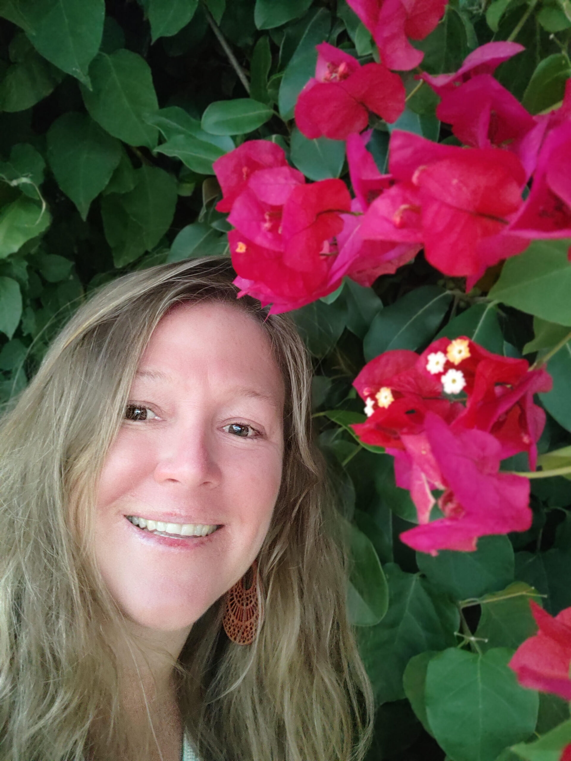Head shot of Kelly Bruno with flowers in the background